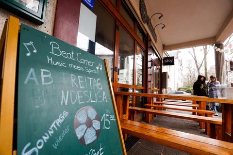 Wie teuer ist Kneipen Fußball Wirte aus Darmstadt berichten