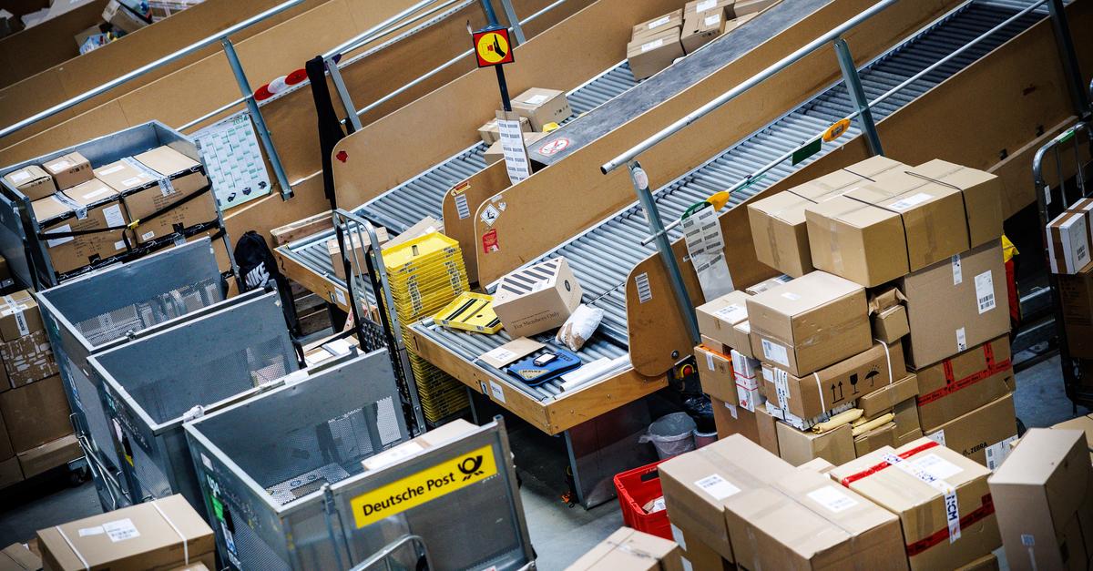 Paketflut zu Weihnachten in der Darmstädter DHL-Zustellbasis