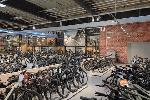 fixed gear city Crew Bike Co District Track Bike – Grounds Color:Mauve THULE Chariot CX2 Fahrradanhänger Steel WHEEL SET Conscious Home