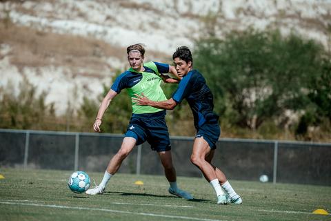 Impressionen vom zweiten Training des SV Darmstadt 98 in Texas: Grayson Dettoni (links) und Hojae Lee.