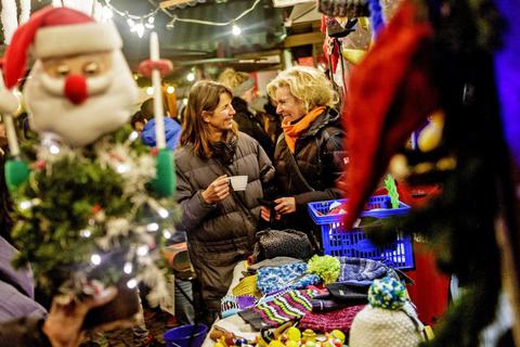 Wärmendes und Festliches ist auf dem Groß-Gerauer Weihnachtsmarkt im Angebot. Fotos: Vollformat/ Alexander Heimann  Foto: 