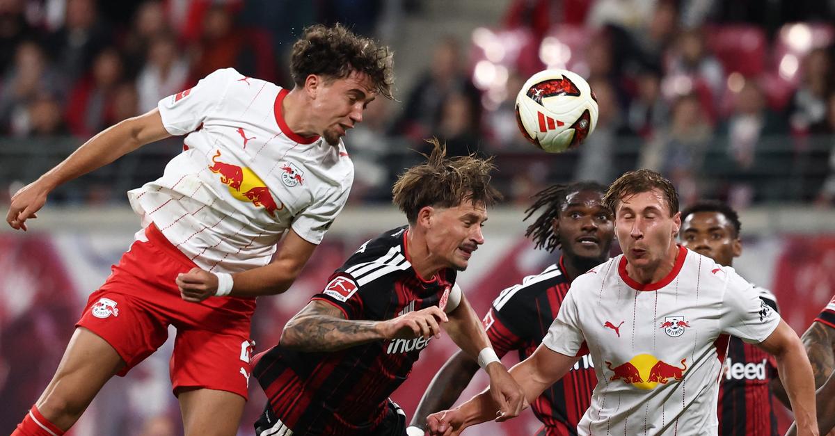Robin Koch zu seiner Auswechslung beim Spiel in Leipzig