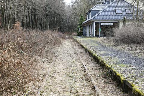 Die alte Aartalbahnstrecke am Bahnhof Eiserne Hand. Foto: René Vigneron