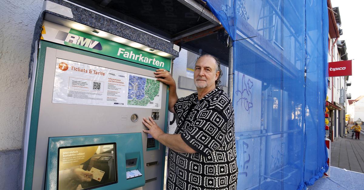 Reader suggestion: Heag ticket machine disrupts renovation of Café Godot ...