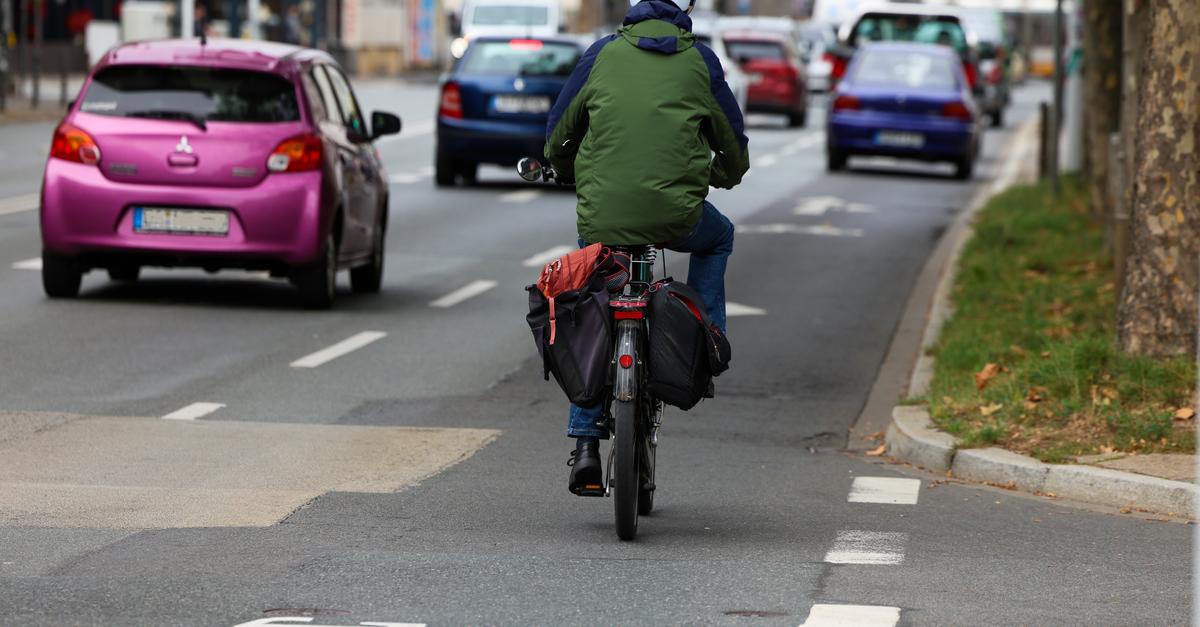 Das Rätsel der Radstreifen in Darmstadt: Wann ist schmal denn breit genug?
