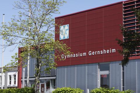 Das Gymnasium Gernsheim baut seine Zusammenarbeit mit dem Verein Memor aus.