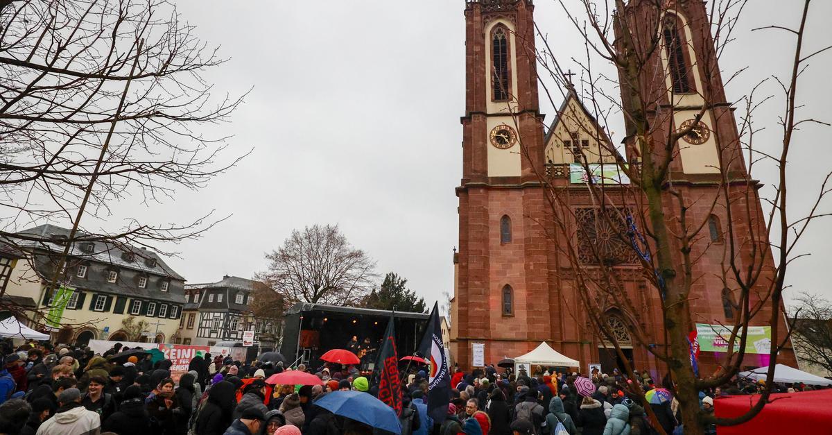 Hundreds of people demonstrate against AfD campaign event in Geisenheim