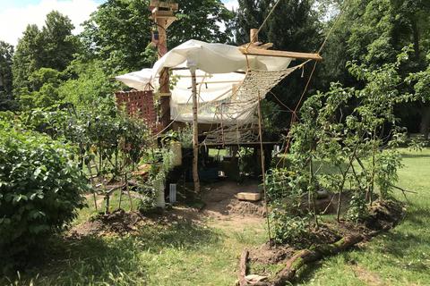 Übernachtung im Baumhaus: „spiral home“ von Terence Koh. Foto: Birgitta Lamparth