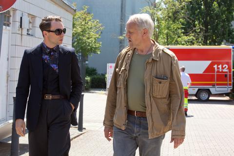 Ross (André Kaczmarczyk, l.) bekommt Rogov (Frank Leo Schröder) als Unterstützung.