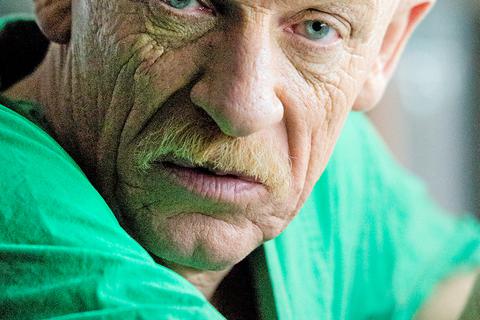 Als Meilenstein bezeichnet Joe Bausch die tausendste Tatort-Folge im TAGEBLATT-Interview. Seit beinahe 20 Jahren spielt der in Ellar geborene Mediziner einen Rechtsmediziner im K&ouml;lner Tatort. Seit 1999 tr&auml;gt seine Rolle den Namen Joseph Roth.  Foto: WDR/Menke
