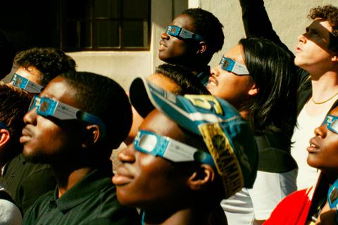 Träume vom weiten Weltall in der Pariser Vorstadt: Das Sozialdrama "Gagarine" eröffnet das 14. Lichter Filmfest. Foto: Polyfilm 