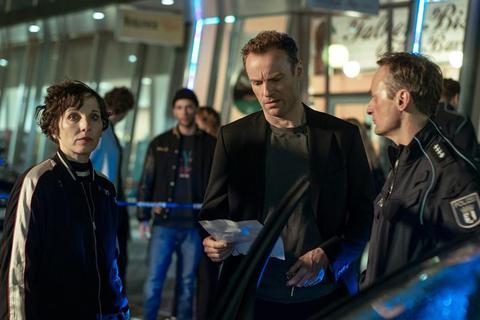 Berlin bei Nacht: Rubin (Meret Becker) und Karow (Mark Waschke, M.) sind mal wieder nicht ganz einer Meinung. Foto: rbb/Marcus Glahn