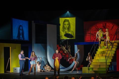 Bunte Gespenster im queeren Venusberg: Szene aus dem polnischen Operngastspiel in Wiesbaden. Foto: Michal Leskiewicz