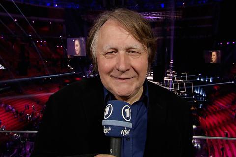 25 Jahre lang war Peter Urban für deutsche Fernsehzuschauer die Stimme des Eurovision Song Contests – beim Finale in Liverpool ist er jetzt zum letzten Mal im Einsatz.