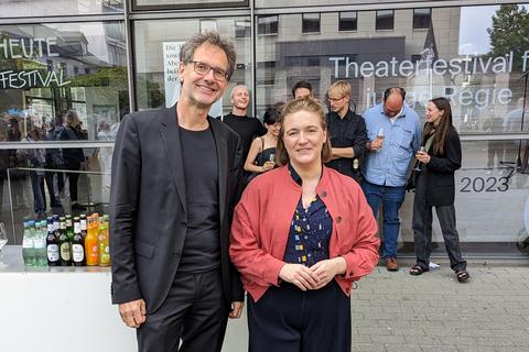Der Mainzer Theaterintendant Markus Müller und Ministerin Katharina Binz: Das Festival "Plug & Play" soll fortgesetzt werden.