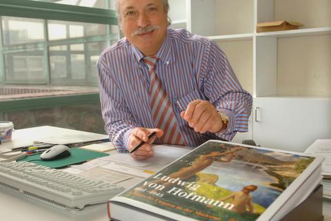 Klaus Wolbert, aufgenommen 2005 im Büro auf der Mathildenhöhe. Archivfoto: Günther Jockel