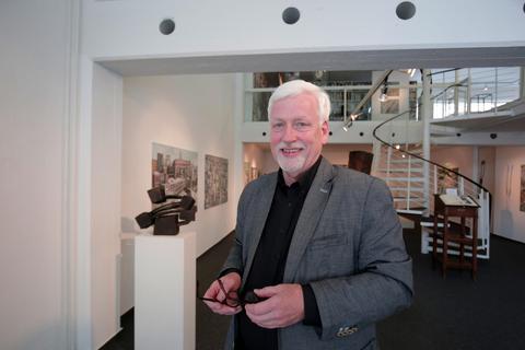 Claus K. Netuschil in seiner Galerie. Archivfoto: Guido Schiek