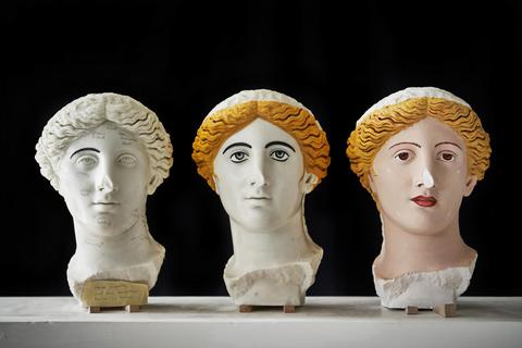 Die Studie zur Farbigkeit des „Treu-Kopfes“ aus dem 2. Jahrhundert ist Teil des Katalogs zur Ausstellung „Bunte Götter“. Foto: Liebieghaus/Norbert Miguletz