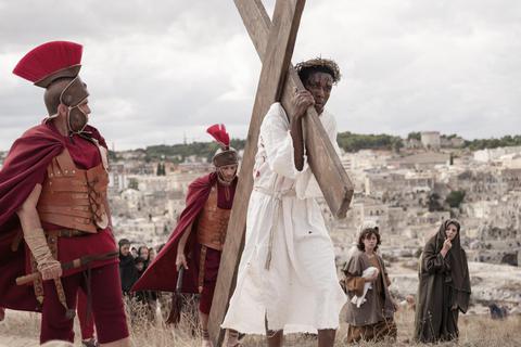 In der kargen Landschaft rund um Matera drehte Milo Rau „Das neue Evangelium“. Foto: Armin Smailovic