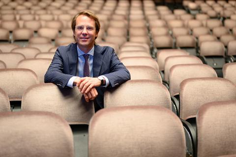 Markus Fein, neuer Intendant der Alten Oper, in einem der größten Konzertsäle der Republik. Foto: Salome Rössler