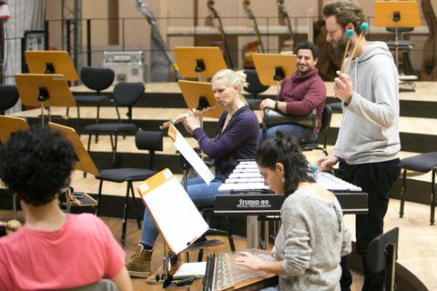 Auf der Suche nach einer neuen hybriden Musikform: das Ensemble Colourage bei einer Probe in der Ludwigshafener Staatsphilharmonie. Foto: André Uelner