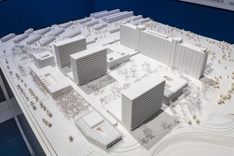 Der Siegerentwurf des Basler Büros Morger und Partner für den geplanten Campus der Deutschen Bundesbank ist im Deutschen Architekturmuseum ausgestellt. Foto: dpa