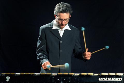 "Es ist mir völlig egal, ob die Leute das schön oder hässlich finden": Jazzpreisträger Christopher Dell bei einem Auftritt in Darmstadt im Jahr 2008.