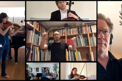 Jeder für sich und alle gemeinsam: Mitglieder der Deutschen Philharmonie Merck bei ihrer "Lohengrin"-Aufnahme.   Foto: Philharmonie Merck 