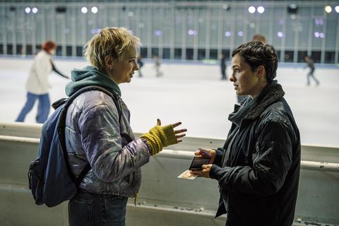Was weiß die junge Dealerin? Kommissarin Eyckhoff (Verena Altenberger, rechts) befragt Stefanie Reither (Zoë Valks). Foto: BR