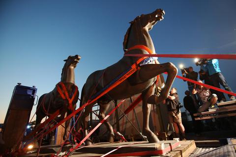 Auch die Bronzeplastiken „Schreitende Pferde“ von Josef Thorak gehören zur NS-Kunst, um die es juristischen Streit gibt. Foto: dpa