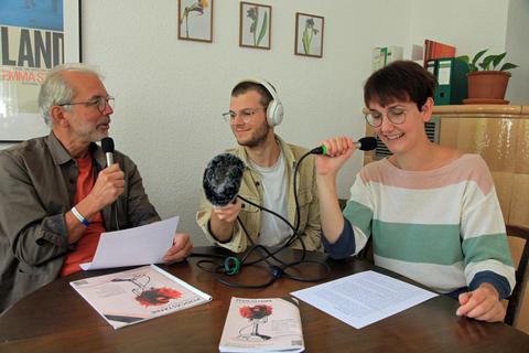 Das Trio von der „Podcastanie“: Inga Schörmann, Michael Hüttenberger (links) und Lukas Blank. Foto: Hans-Dieter Erlenbach