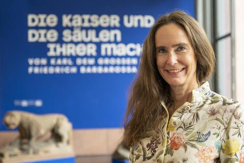 Tanja Kinkel, auf historische Themen spezialisierte Bestseller-Autorin, besucht die Mainzer Kaiser-Schau. Foto: hbz/Stefan Sämmer