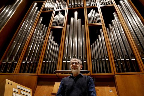 Wolfgang Kleber und die Orgel der Pauluskirche – die rechte Kombination für eine Bach-Einspielung. Archivfoto: Andreas Kelm