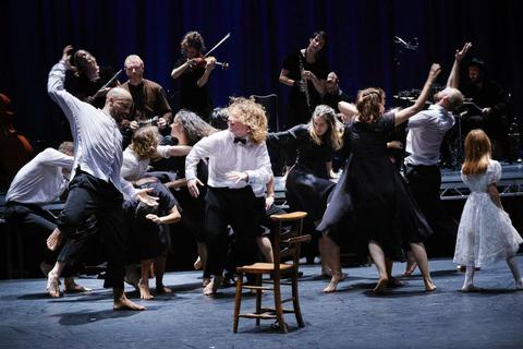 Das Tanzgastspiel „Mám“ aus Irland ist am 17. und 18. Mai im Großen Haus des Staatstheaters zu sehen. Foto: Ros Kavanagh