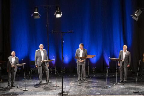 Von „Flucht“, „Friendship“, dem „Haus am See“ und dem „Brunnen vor dem Tore“: Unter dem Leitgedanken des Heimatbegriffs entwickeln die Singphoniker ein vielstimmiges musikalisch-thematisches Geflecht, das sich zudem sehr dicht am aktuellen Geschehen entlang bewegt. Foto: hbz/Stefan Sämmer