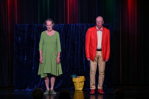 Evelyn Wendler und Peter Hoffmann stehen mit ihrem 32. Programm "Anna log" auf der Bühne.  Foto: Dirk Zengel 