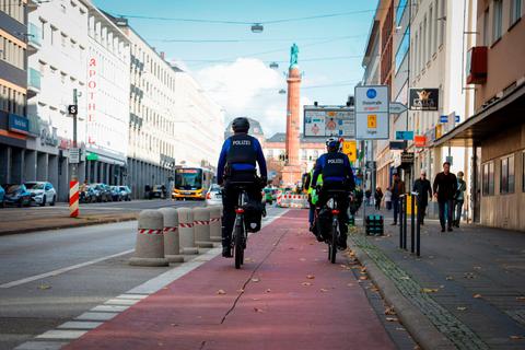 Bei Einsätzen in der Innenstadt ist die Polizeistreife mit E-Bikes wesentlich beweglicher.