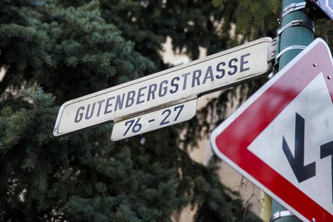 Am 18. Juli 2021 wurde ein Italiener tot in einem Treppenhaus an der Gutenbergstraße gefunden. Foto: Victoria Werz