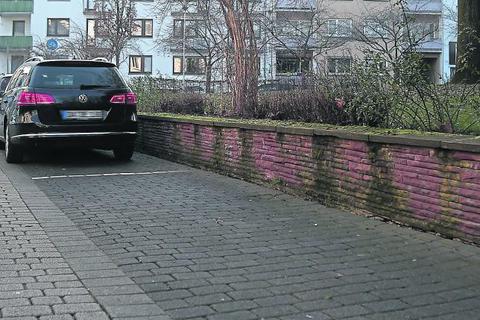 Über eine App erfahren, wo in Parkplätze frei sind - in Darmstadt soll es bald möglich sein. Foto: Guido Schiek 
