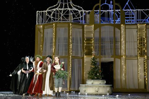 Weihnachten kann kommen: Staatstheater Darmstadt zeigt "Scrooge".