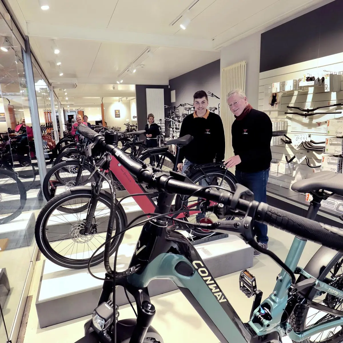 fahrradständer wand 45 Sportneer Fahrrad Wandhalterung - Hochfeste Aluminium Fahrradhalterung für bis 25 KG mit 5-stufiger Winkelverstellung Platzsparend mit Schutzpolstern lumos helmet Hängekorb Küche weiß | Colors As The Pic Shown:Dark Grey