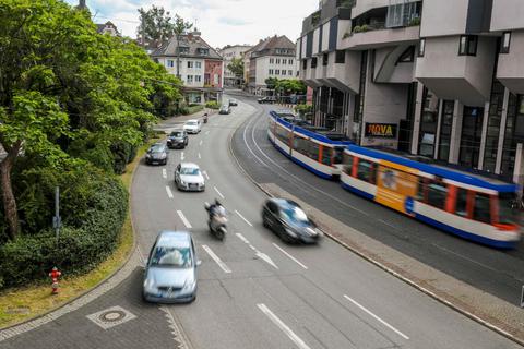 Schussfahrt in Richtung Innenstadt: Damit soll auf dem Cityring zwischen Hügel- und Landgraf-Georg-Straße bald Schluss sein.  Foto: Lukas Görlach 