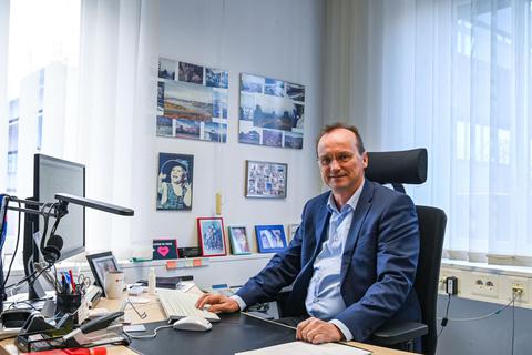 Joachim Fröhlich, Leiter der städtischen IT, an seinem Arbeitsplatz. Foto: Dirk Zengel
