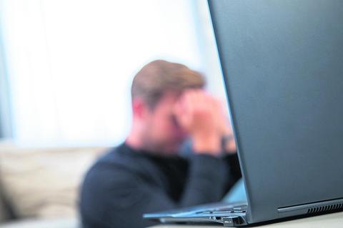 Im Rahmen des Projekts Cyclence sollen Strategien und Werkzeuge entwickelt werden, die bei Erkennung und Meldung von Cybermobbing und Hassbotschaften helfen. Symbolfoto: dpa