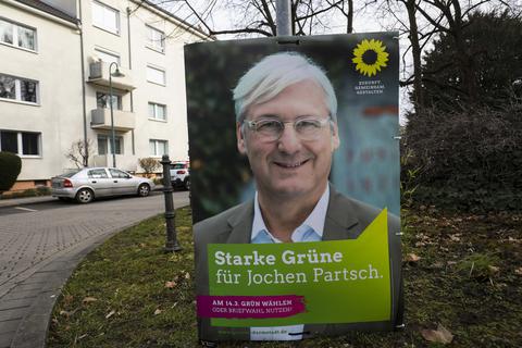 Zu unneutral? Für die Grünen ist die Plakatierung mit dem Gesicht des Oberbürgermeisters unproblematisch. Foto: Guido Schiek