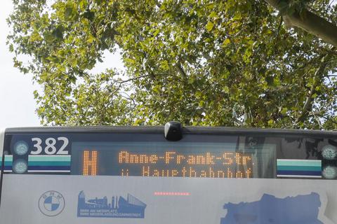 Die Haltestelle am Jagdschloss Kranichstein wird vom H-Bus nach wie vor nicht angefahren. Foto: Guido Schiek