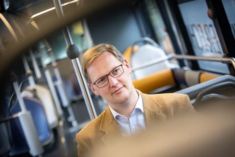 Heag-Mobilo-Geschäftsführer Johannes Gregor ist auch privat gerne im ÖPNV unterwegs.