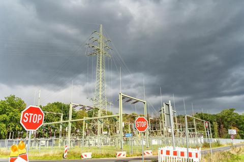 Die GSI, die ihren Ionenbeschleuniger mit einigen Gigawatt Strom im Jahr betreibt, hat ein eigenes Umspannwerk und rechnet mit Einschränkungen durch die Strompreisentwicklung. Foto: Marc Wickel