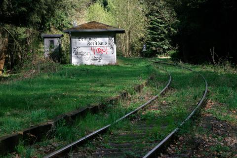 Die Trasse der ehemaligen Bahnverbindung nach Groß-Zimmern könnte auch für eine Tramlinie genutzt werden. Archivfoto: Karl-Heinz Bärtl 