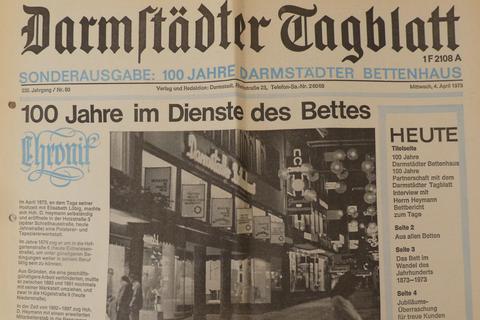 Das Darmstädter Bettenhaus wurde 1873 gegründet. 1949 wurde das Ladengeschäft in der Ernst-Ludwig-Straße eröffnet. Zum 100-jährigen Bestehen gab das Darmstädter Tagblatt am 4. April 1973 eine Sonderausgabe heraus. Foto: Petra Neumann-Prystaj